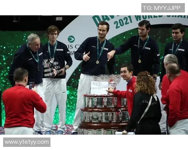 成都网球队的阵地战体系与网球战术创新研究 成都网球队的阵地战体系与网球战术创新研究