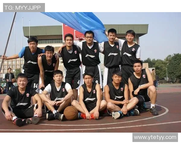 杭州篮球队精英赛表现分析意识提升与团队协作的重要性探讨 杭州篮球队精英赛表现分析意识提升与团队协作的重要性探讨